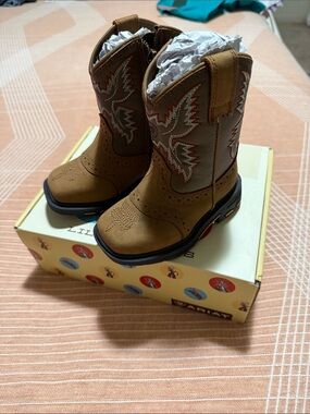 Ariat toddler size 4 cowboy boots